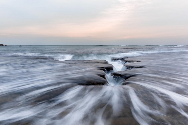 낮은곳으로, 안근