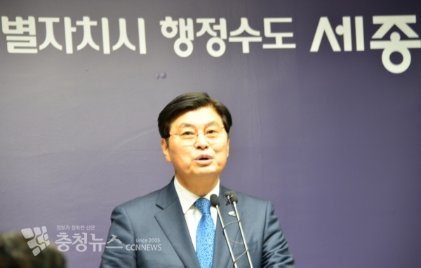 브리핑을 하고 있는 이춘희 세종시장 / 충청뉴스 최형순 기자