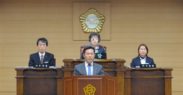 박정현 부여군수 군정연설 장면