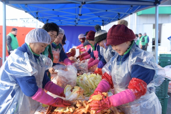 (사)논산시새마을회, 따뜻한 마음 나누는 ‘사랑의 김장 담그기’ 행사