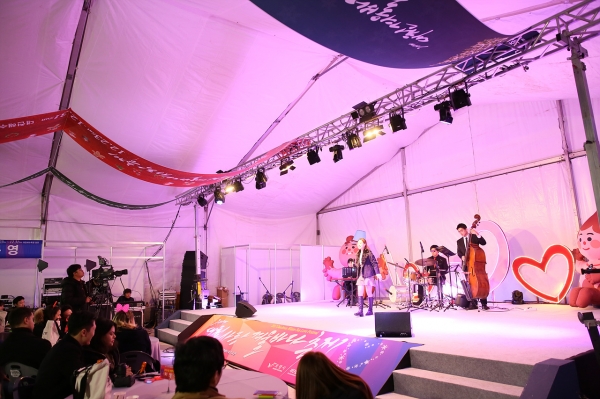 지난해 로맨틱 투어 이브의 밤 공연 장면