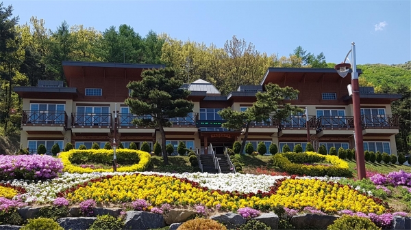 봉수산 자연휴양림 본관 전경