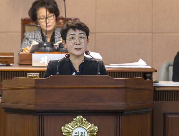 박정현 대덕구청장은 25일 대덕구의회 본회의장에서 열린 제247회 대덕구의회 제2차 정례회 개회식에서 2020년도 예산안 제출에 즈음한 시정연설을 통해 내년도 대덕구정 비전과 운영방향을 제시했다.