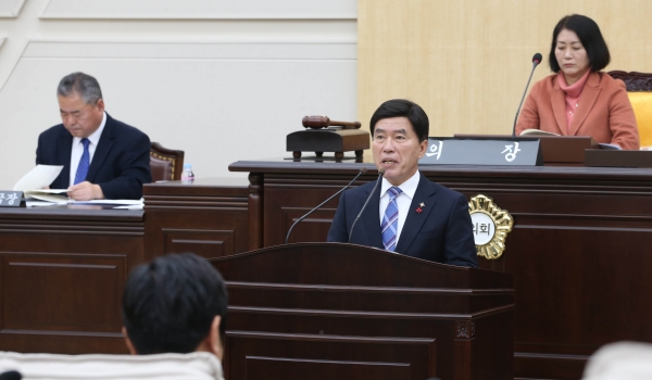 26일 동구의회 본회의장에서 열린 제247회 정례회의에서 2020년 시정연설을 하고 있는 황인호 동구청장 모습