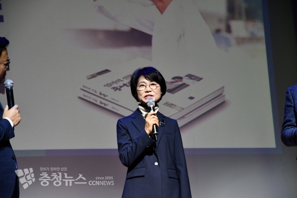 김종남 전 대전시 민생정책자문관이 26일 북콘서트에서 인사말을 하고 있다.