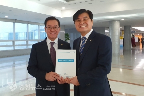 이춘희 세종시장(좌), 자유한국당 이종배 의원과 함께