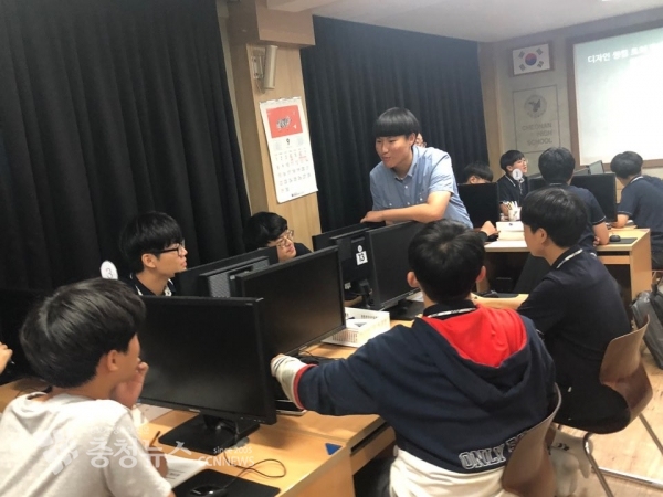 찬안고 학생들이 확대된 학생 선택 과목 수업에 참여하는 모습.