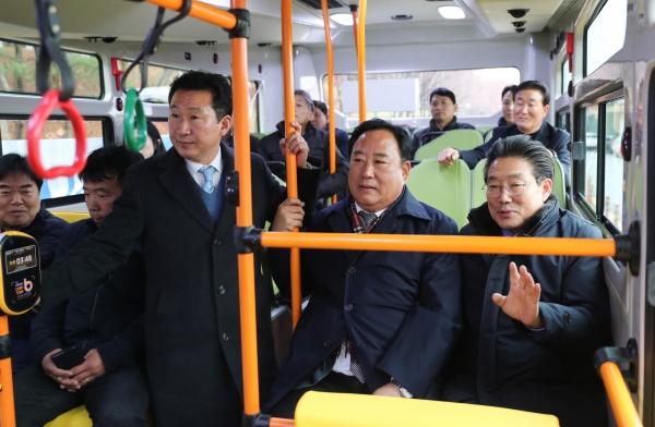 저상전기버스 개통식 모습
