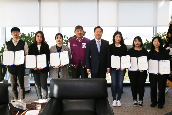 공주대, KNUL 독후감 공모 수상자 시상식 모습