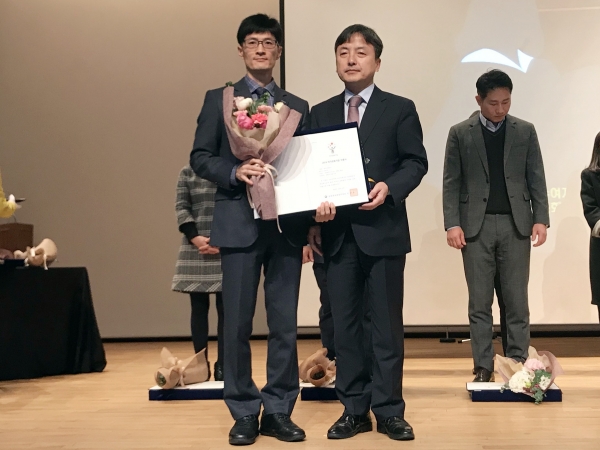 한국조폐공사(사장 조용만)는 10일 문화체육관광부에서 주최하는 ‘2019년 여가친화기업’에 선정돼 인증패를 받았다.