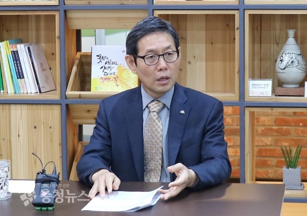 김용찬 행정부지사가 11일 기자간담회를 통해 "2022년까지 모든 스쿨존 내 과속단속카메라를 설치하겠다"고 밝혔다.