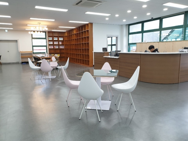 용운도서관 내부 모습