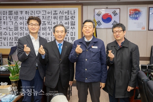 한국서부발전 김병숙 사장, 태안군 가세로 군수, 태안군보건의료원 허종일 원장 등 업무관계자들과 함께