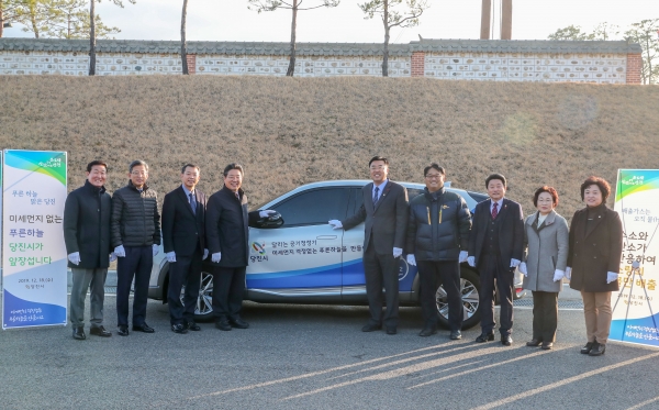 수소전기차 시승식 (가운데 왼쪽 김홍장 시장 오른쪽 가운데 김기재 시의회 의장).