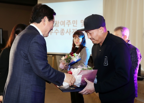 대전 서구지역자활센터 성과보고대회 유공자 표창 모습