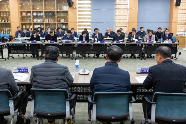 19일 군청 대회의실에서 청양군 푸드플랜 민관 거버넌스 추진위원회의를 열고, 올해 성과를 돌아보면서 2020년 추진계획을 논의했다.