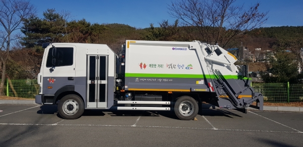 충남 최초 저상형 청소차량 운행