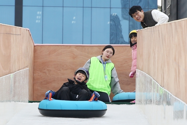 지난 21일 열린 서산시 야외스케이트장 운영 모습