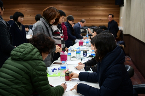 홍성군 청사이전 주민투표 실시 모습