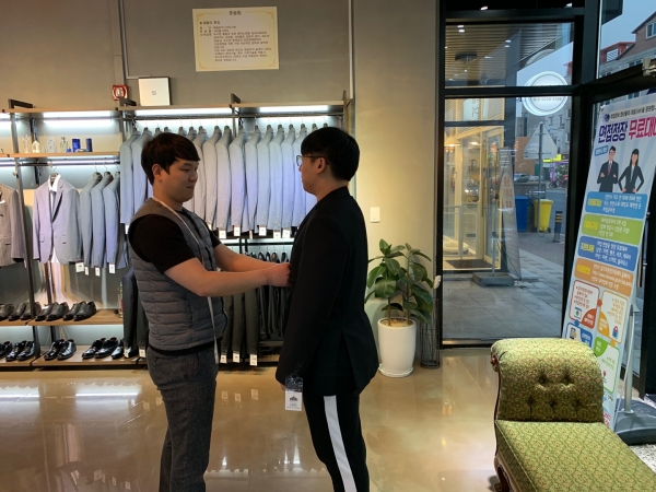 면접정장 무료대여업체 방문 모습