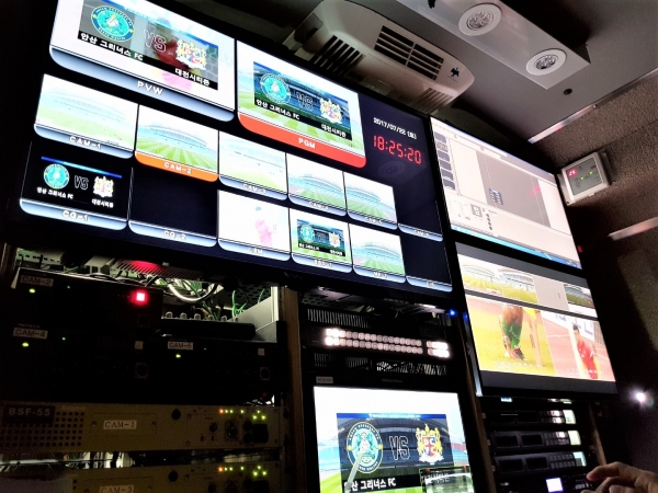 한국영상대학교 ProTV 방송중계차 내부 중계방송 모습