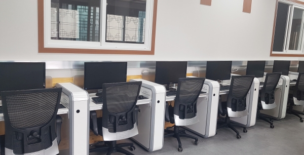 대산도서관, 시민 친화적 공간으로 새 단장(디지털자료실).