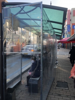 승강장 바람막이 관련 사진