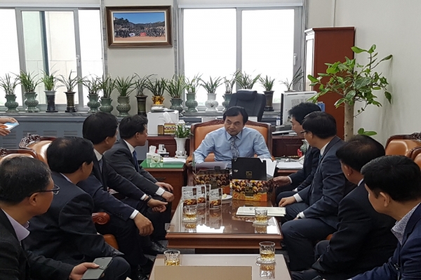 작년 4월 부여군 집행부 국회 국방위원회 방문장면