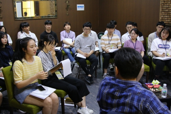 지난해, 한집안 프로젝트 시즌1에서 참여한 학생들이 팀 프로젝트를 진행하고 있다.