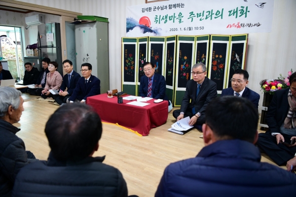 새해 첫 민생행보로 백야의 고향 갈산면을 찾으며 애국애민정신을 잇는 행보에 나선 김석환 홍성군수