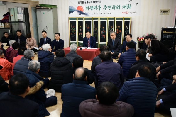 새해 첫 민생행보로 백야의 고향 갈산면을 찾으며 애국애민정신을 잇는 행보에 나선 김 군수