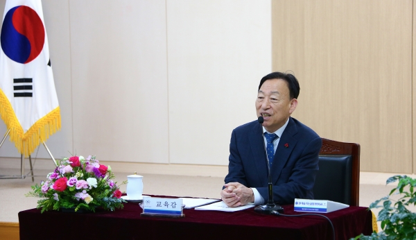 대전서부교육지원청 '2020년 주요업무계획 보고'를 받고 있는 설동호 교육감