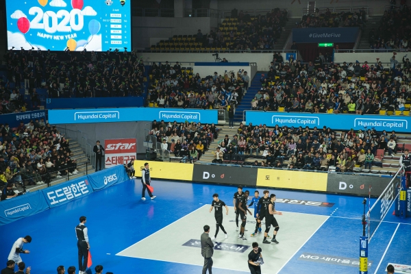 스마트경기장으로 조성된 유관순 체육관 내부 모습