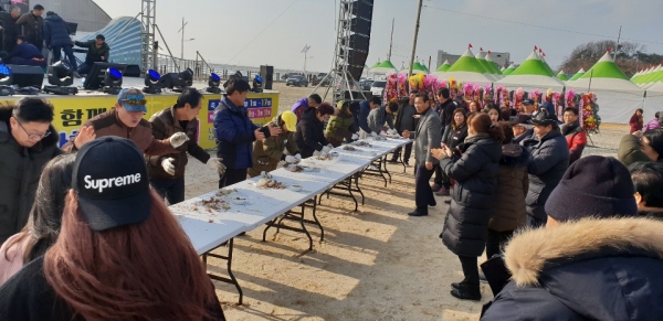 지난해 홍성 남당항 새조개축제 행사 모습