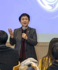 청소년 기자단 오리엔테이션에서 인사말을 전하는 박정현 대덕구청장