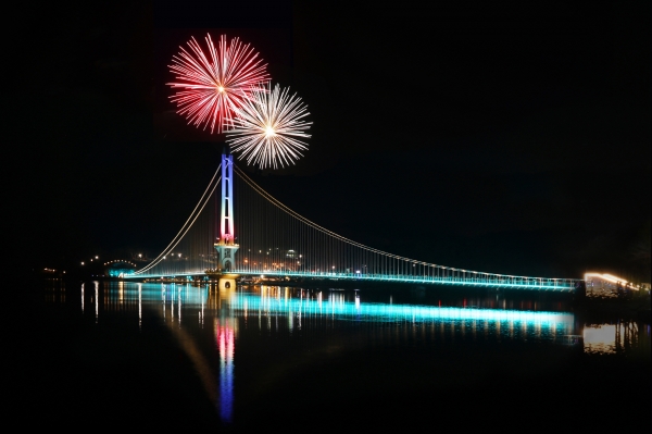 예당호 출렁다리 야경