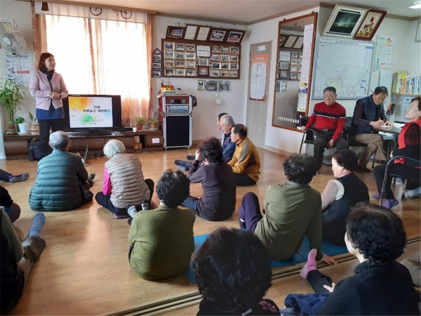 찾아가는 치매예방교육 모습