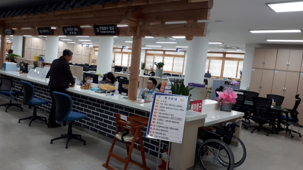 부여군청 시민봉사실 전경