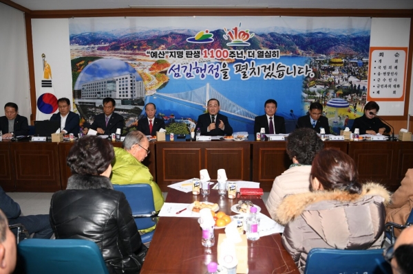 지난해 진행된 연두방문 시 황선봉 군수와 군민과의 대화 모습