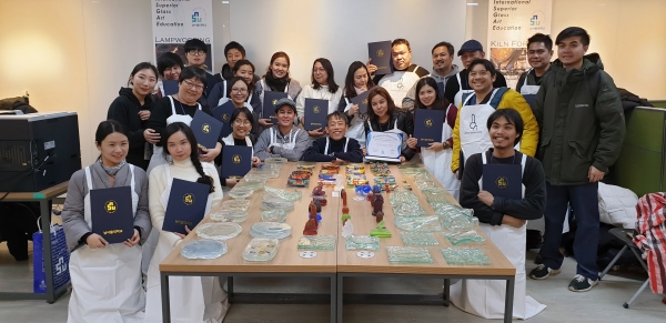 국제최고위유리예술교육과정 수료식 후 단체기념사진