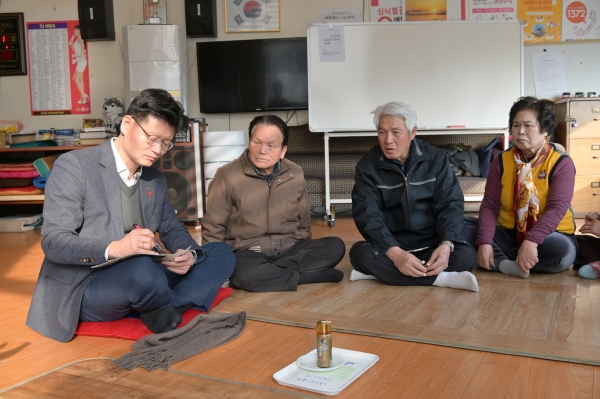 김정섭 시장, 국고개 효심당 마을회관 현장 방문 모습