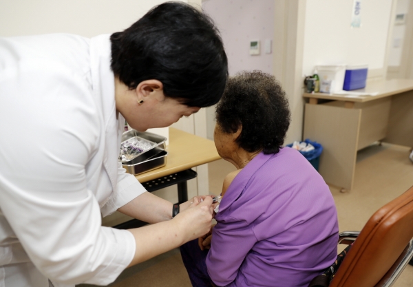 예방접종 모습.