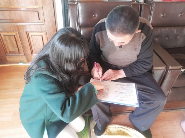 사례관리 중 방문상담 장면