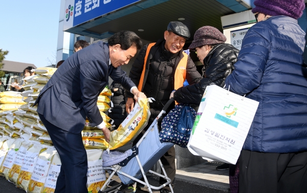 유천1동 류지현씨 쌀기탁