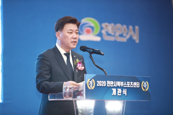 북부스포츠센터 개관식에서 축사 중인 구만섭 시장권한대행