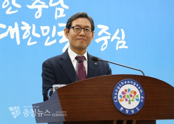 김용찬 행정부지사가 16일 도청 프레스센터에서 5급 이하 정기인사를 발표했다.