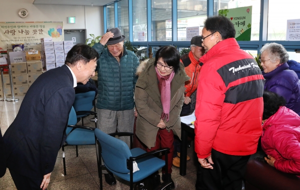 설동호 교육감, 설명절 사회복지시설 위문 모습