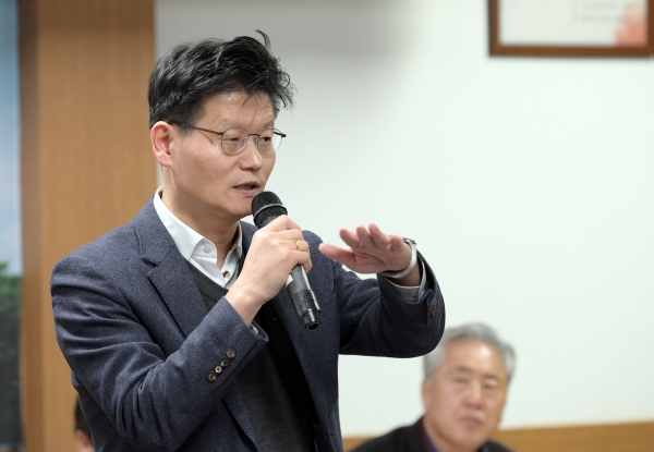 공주시 웅진동 시민과의 대화에 나선 김정섭 시장
