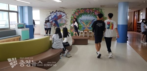 학생들의 쉼과 놀이를 위해 지난해 조성한 서산석림중의 행복드림쉼터.