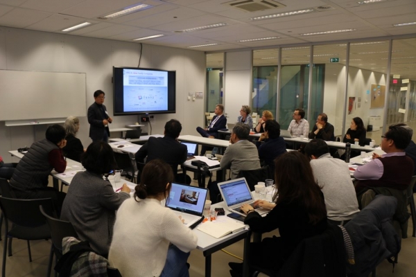 한밭대학교 최종인 교수가 네덜란드 빈데스하임 UAS대학에서 한밭대학교의 ‘독특한 산학협력과 지역연계 협력사업(RCC)의 사례’를 발표하고 있다.